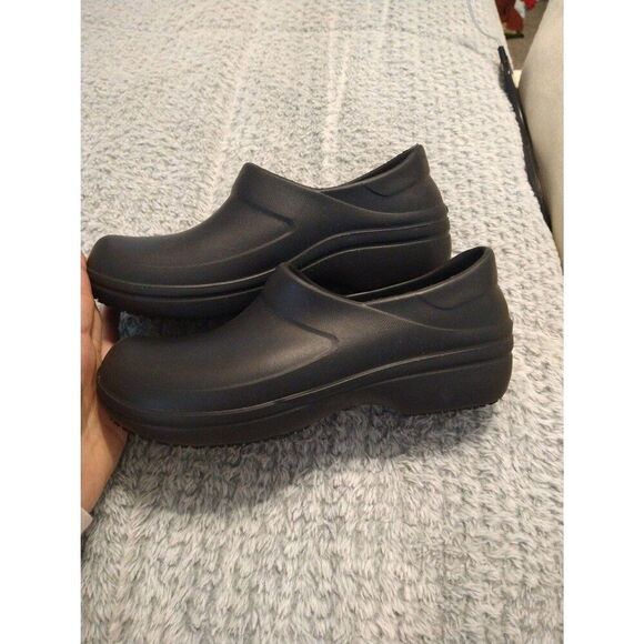 Crocs Classic ladies clogs Size 8 black - Picture 8 of 10